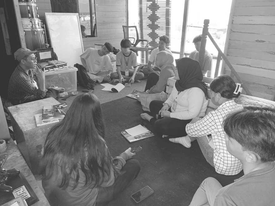 Komunitas sekoci melakukan workshop development story untuk anak magang SMK Negeri 2 Palu di 2022